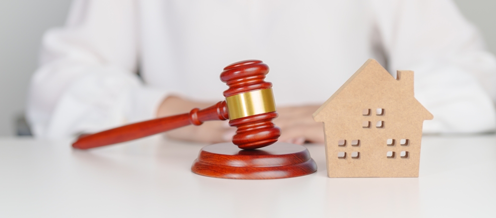 Navigera tryggt i bostadsrättens juridiska landskap